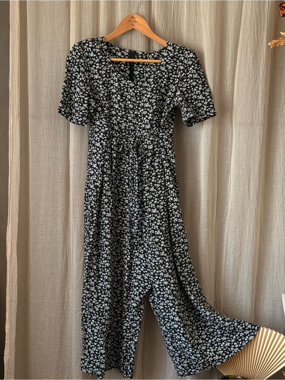 True Vintage 90s Black Floral Short-Sleeve jumpsuit romper onesie tie waist y2k